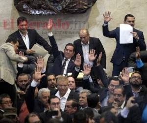Debido a las discusiones y el ruido generado por los diputados, no se pudo contabilizar el número de votos con el que se apobaron los decretos. Foto: Archivo EL HERALDO.