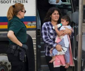 Se estima que entre 2,500 y 3,000 niños fueron separados del adulto con el que cruzaron ilegalmente la frontera. Foto: AFP