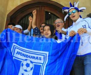 Los aficionados han llegado a darle su apoyo al equipo nacional. Foto: Ronal Aceituno / Grupo Opsa.