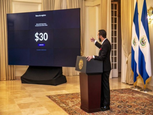 El presidente de El Salvador, Nayib Bukele, explica los beneficios de la criptomoneda. Foto: Cortesía.