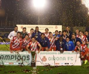 El hondureño Choco Lozano celebró con sus compañeros del Girona la Supercopa de Catalunya. Foto: Girona en Twitter