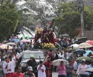 La jornada de fe comenzó con el acompañamiento de una gran multitud (Foto: El Heraldo Honduras/ Noticias de Honduras)