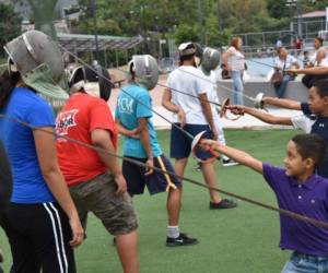 Niños y jóvenes se apoderan de la espada para aprender esgrima.Foto:Cortesía Subsecretaría de Seguridad