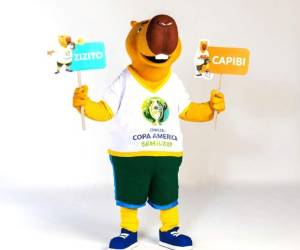 La mascota es un capibara, considerado el roedor de mayor tamaño y peso del mundo. AP