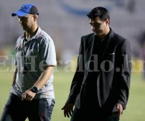 Diego Vazquez camina con su preparador físico Patricio Miguel Negreira. Foto: Juan Salgado / Grupo OPSA.