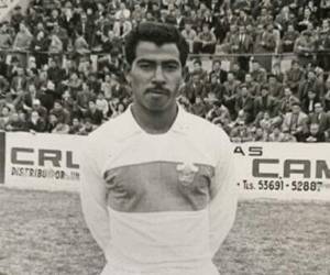 El exjuagdor del albo nació en Tela, Atlántida, el 8 de marzo de 1936.