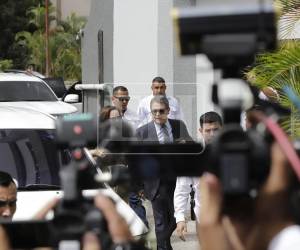 Momento en que el exmandatario arribó junto a su familia a la audiencia inicial por el caso Pandora II.