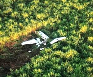 Las autoridades en una rápida acción lograron ubicar el sitio donde la avioneta cayó.