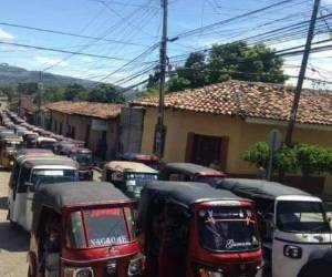 Así dieron el último adiós a un conductor de mototaxi en Nacaome, Valle. Foto: EL HERALDO