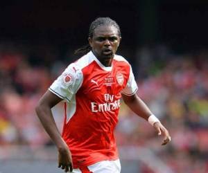 Kanu viajaba a esta ciudad para jugar un amistoso el domingo junto con otras leyendas de la FIFA, frente a veteranos rusos. El equipo internacional se impuso por 6-4.