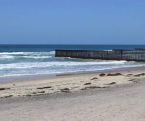 A lo largo de los años, el tráfico de personas en la costa de California ha disminuido y aumentado. Foto: AP