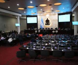 ​El éxito final de esta maratón legislativa dependerá de la capacidad de las bancadas para alcanzar la mayoría calificada de 86 votos.