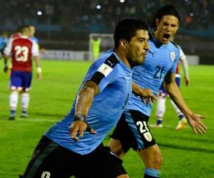 Maximiliano Gómez y Luis Suárez serán parte de la delantera de uruguaya. (Foto: AFP)