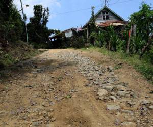 Pobladores de San Juancito solicitan pavimentación y mejoras viales a la SIT, como la calle que conecta de San Juancito al Parque Nacional La Tigra, buscando facilitar el acceso y atraer más visitantes a este destino con riqueza natural e histórica.