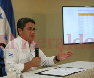 El presidente Hernández en conferencia de prensa.