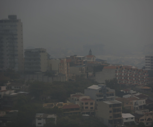 La ciudad capital se encuentra totalmente cubierta sobre una capa gris, la cual es considerada perjudicial para la salud de los hondureños.