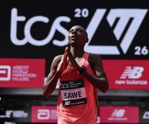 El keniano Sabastian Sawe, de 31 años, ha batido el récord del mundo en un maratón oficial al vencer este domingo en Londres, con un tiempo de una hora, 59 minutos y 30 segundos.