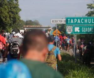 Los inmigrantes hondureños llegan caminando a Tapachula, en México, rumbo a los Estados Unidos. (Foto: AP)