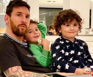 Lionel Messi confirmó este viernes que permanecerá en la plantilla de El Barcelona.