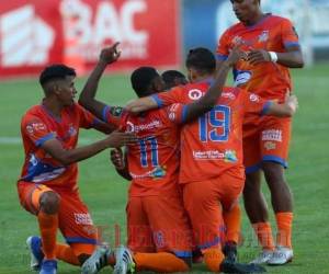 Los Lobos ya consiguen su segunda victoria al hilo; la primer víctima fue Olimpia, ahora lo fue Real de Minas. Fotos: Álex Pérez/ EL HERALDO