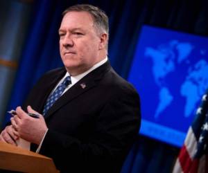 Pompeo acusó a Mahan Air, 'la principal aerolínea terrorista de Irán' de traer el 'virus de Wuhan' a través de su continuado servicio aéreo a China.