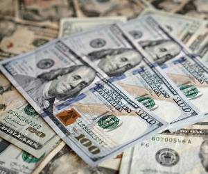 Con el nuevo ajuste, el dólar mantiene su tendencia de incrementos graduales frente al lempira.