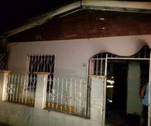 La familia dormía al interior de esta casa cuando fueron sorprendidas por las llamas.