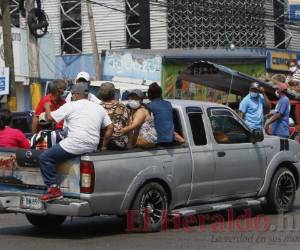 Siete pick-ups han sido decomisados por movilizar personas.