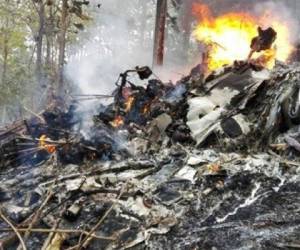 Así quedó la avioneta que se estrelló en Costa Rica y en donde murieron 12 personas. Fotos: AP.