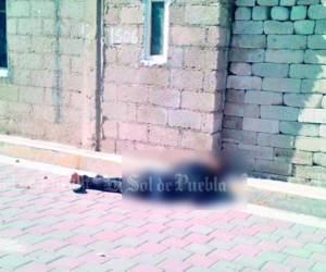 Los vecinos llamaron a los paramédicos en un intento de salvarle la vida pero en el momento en que llegaron ya había fallecido.