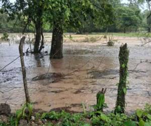 Una onda tropical sobre el territorio nacional mantiene bajo vigilancia a varias zonas de Honduras debido al pronóstico de lluvias, chubascos, vientos racheados y actividad eléctrica durante este sábado 11 de julio, informó la Secretaría de Gestión de Riesgos y Contingencias (Copeco).