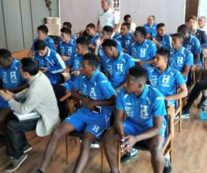 Los jugadores de la Selección sub-20 de Honduras durante el recibimiento de Fifa (Foto: Cortesía @FenafuthOrg)