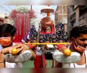 Imagen de referencia de un desfile hindú.