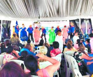 Celebran Día de la Mujer.