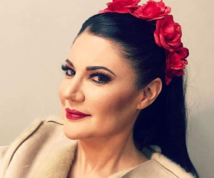 La actriz y cantante se encontraba en un teatro cuando vio la silueta de un hombre. Foto Instagram @aleavalosr