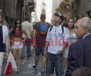 En España actualmente viven de manera legal 66,461 hondureños, distribuidos en 17 ciudades. Este grupo está conformado por 49,194 mujeres (74%) y 17,267 varones (26%), según cifras del Instituto Nacional de Estadística (INE) de España.