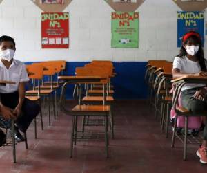El Gobierno ha adquirido más de mil toneladas de insumos de bioseguridad y una minuciosa logística para asegurar un regreso a las aulas seguro. FOTO: AP