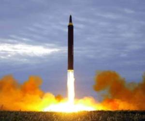 El martes, China defendió su política de armas atómicas e invitó a Rusia y Estados Unidos, las principales potencias nucleares del mundo con mucha ventaja, a dar el primer paso en reducir sus arsenales. Foto: AFP