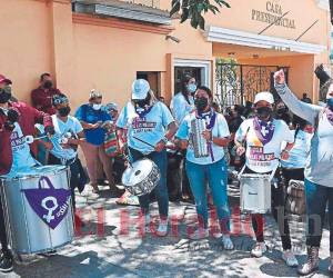 Diversas organizaciones que defienden los derechos de la mujer, se han manifestado públicamente a favor de la legalización de las Píldoras Anticonceptivas de Emergencia.