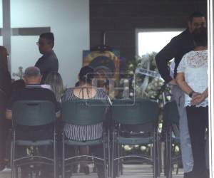 Entre abrazos, lágrimas y un profundo silencio marcado por el dolor, familiares, amigos y personas cercanas comenzaron a despedir este jueves 25 de junio a Félix Ramón Núñez Flores, una de las tres víctimas mortales que dejó el derrumbe ocurrido en el anillo periférico de Tegucigalpa.