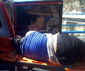 Elementos del Cuerpo de Bomberos le brindaron ayuda.