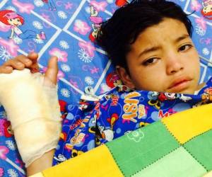 Kevin Fabricio López espera que sus padres lleguen por él al HEU.