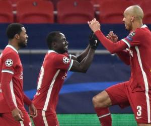 Los hombres de Jürgen Klopp olvidaron sus penas en el campeonato local para seguir avanzando en Europa gracias a los goles del egipcio Mohamed Salah (70) y del senegalés Sadio Mané (74). Foto: AFP