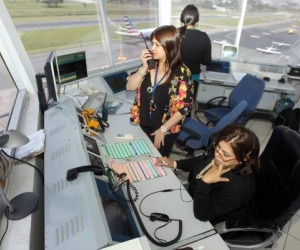 Uno de los requisitos más esenciales es que las personas posean un amplio conocimiento del idioma inglés para desempeñar su cargo.