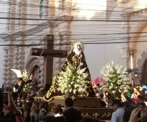 El evento, que marca un paso asociado al luto por la muerte de Jesucristo, está a cargo de la sociedad de los Caballeros del Santo Entierro, foto: Karla Gómez.