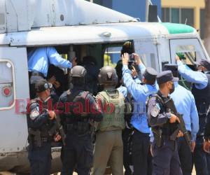 (Videos) Así fue la previa del traslado de JOH a la Base Aérea Hernán Acosta Mejía