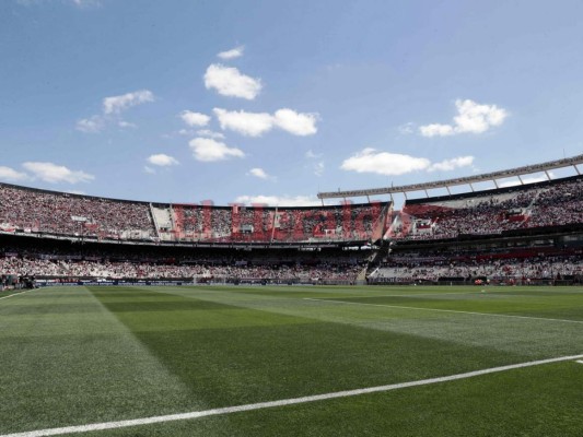 Vista del estadio Monumental de River en Buenos Aires antes del inicio del partido final de la Copa Libertadores argentina entre River Plate y Boca Juniors.