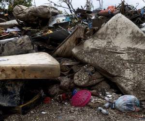 Suben a 28 los fallecidos en Jamaica por el paso del huracán Melissa.