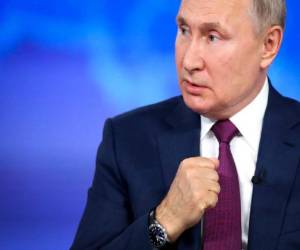 Agencias estadounidenses y británicas de inteligencia revelaron el jueves detalles de los métodos de “fuerza bruta” que dicen han sido utilizados por la inteligencia rusa para tratar de ingresar a los servicios en la nube de centenares de agencias gubernamentales, compañías de energía y otras organizaciones. (Serguéi Savostyanov, Sputnik, Kremlin Pool Foto vía AP)