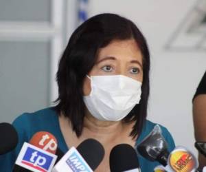 La doctora Mitzi Castro fue presentada como la nueva titular del laboratorio ante la sociedad y medios de comunicación.